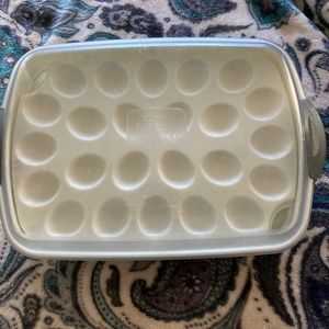 Pampered Chef Egg Container with chilling device
